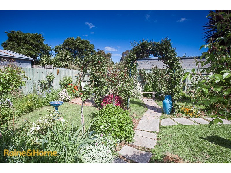 7 Melba Avenue, Sunbury VIC 3429