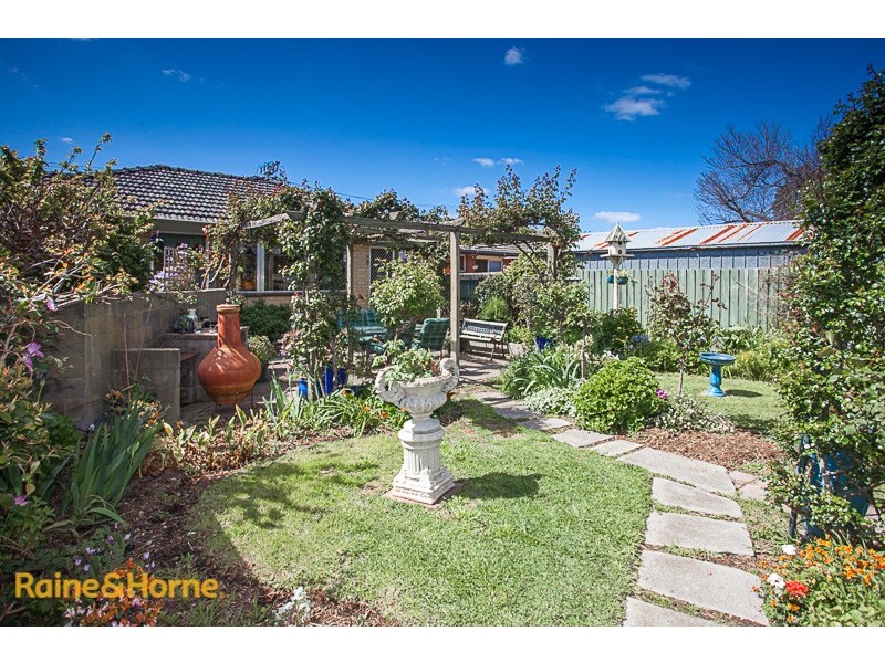 7 Melba Avenue, Sunbury VIC 3429