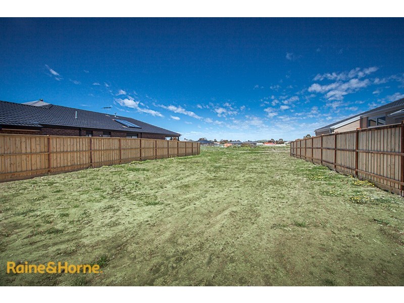 17 Wildflower Drive, Sunbury VIC 3429