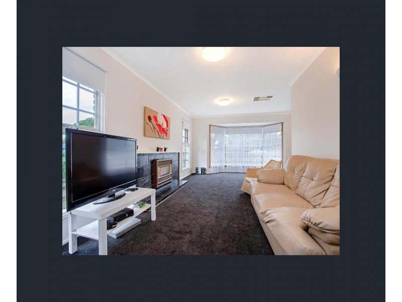 24 Riddell Rd, Sunbury VIC 3429