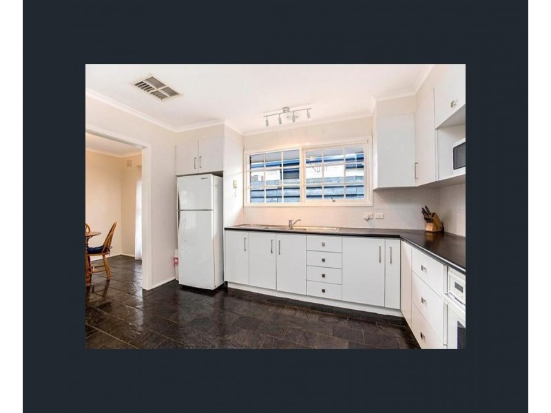 24 Riddell Rd, Sunbury VIC 3429