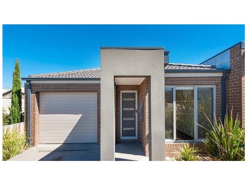2/36 Ferris St, Sunbury VIC 3429