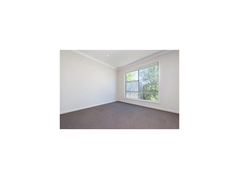 2/36 Ferris St, Sunbury VIC 3429