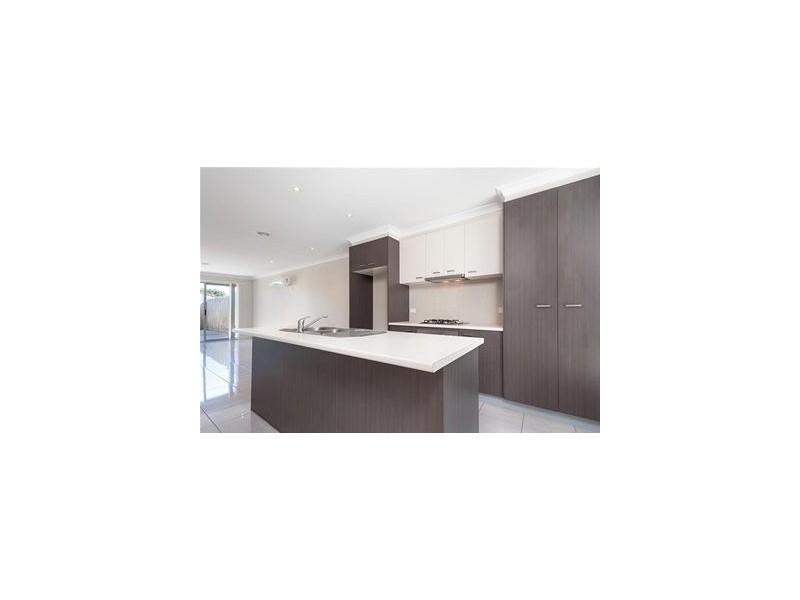 2/36 Ferris St, Sunbury VIC 3429