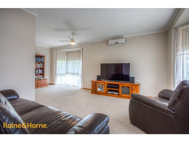 11 Fullbrook Dve, Sunbury VIC 3429