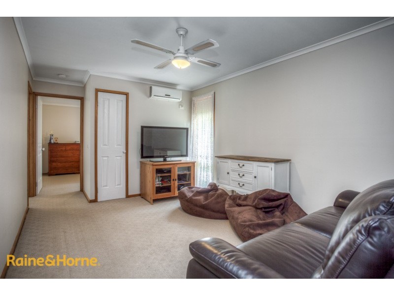 11 Fullbrook Dve, Sunbury VIC 3429