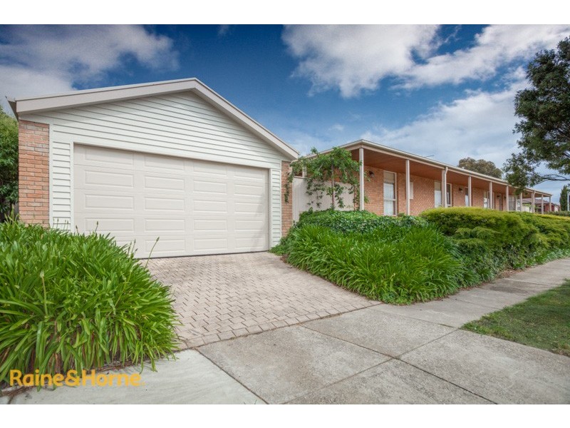 11 Fullbrook Dve, Sunbury VIC 3429