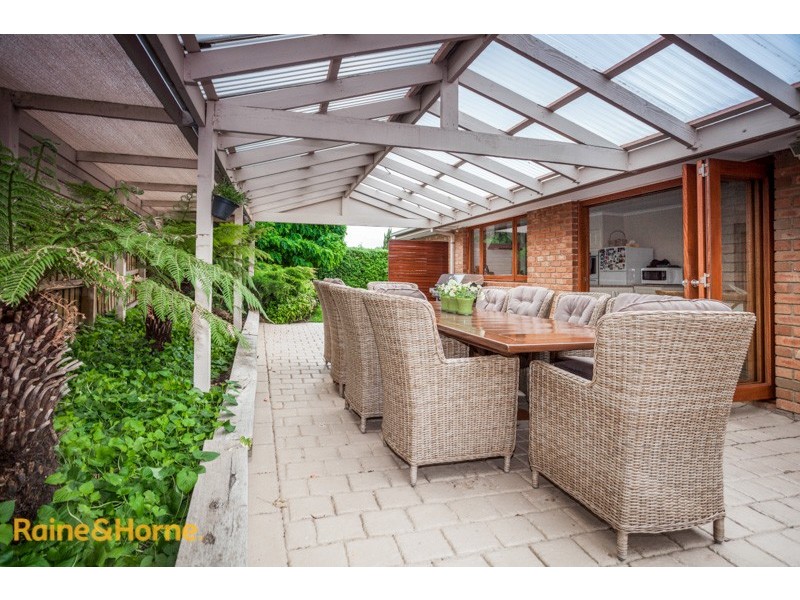 11 Fullbrook Dve, Sunbury VIC 3429