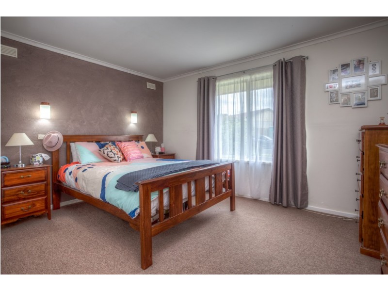 77 Dobell Avenue, Sunbury VIC 3429