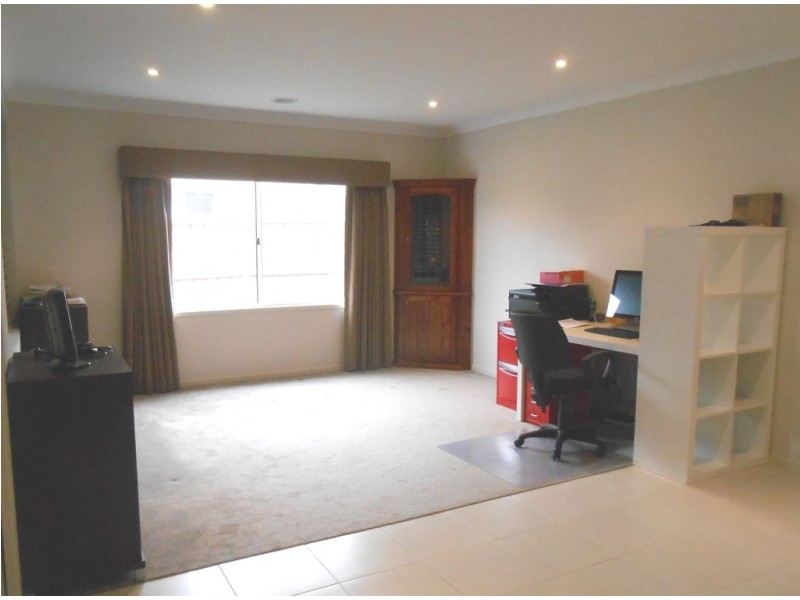 4 Burrow Drive, Diggers Rest VIC 3427