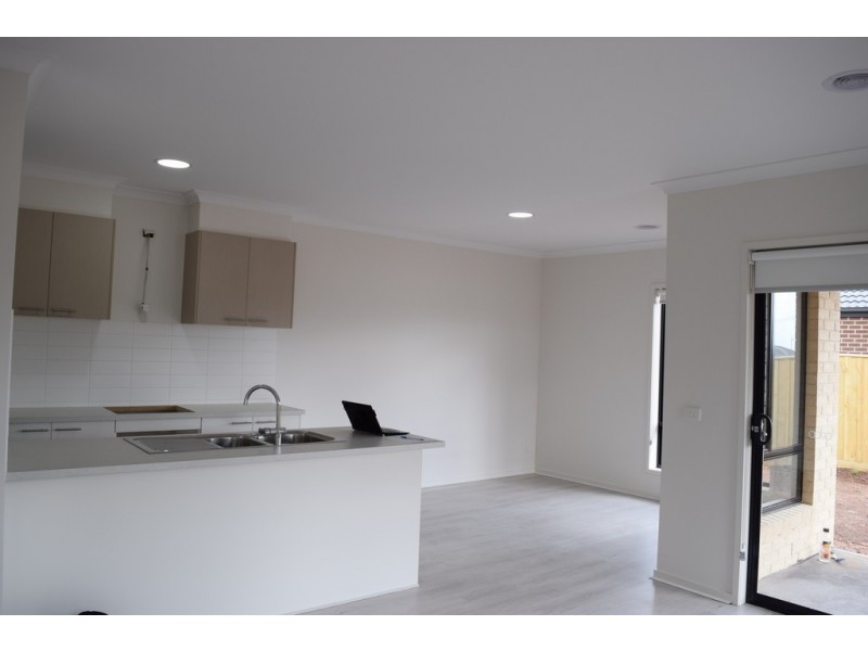 10 Rockfern Cres, Diggers Rest VIC 3427