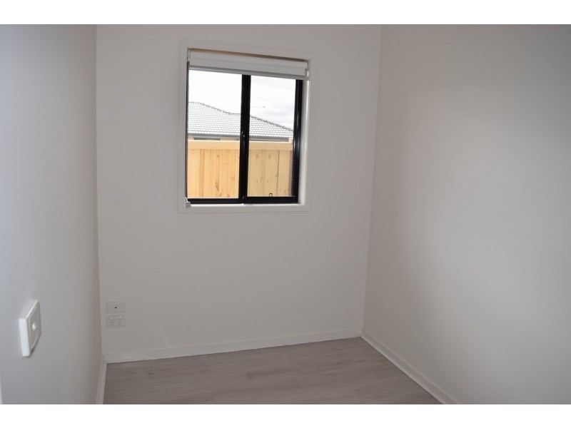 10 Rockfern Cres, Diggers Rest VIC 3427