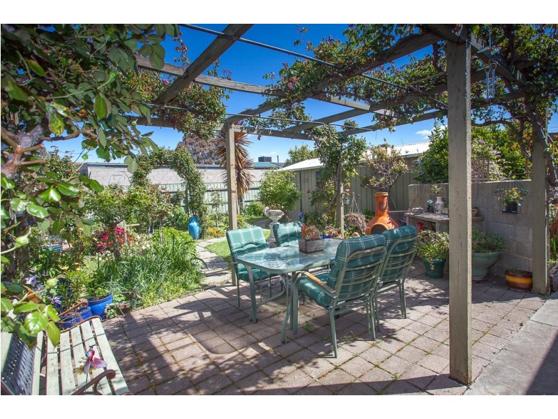 7 Melba Avenue, Sunbury VIC 3429