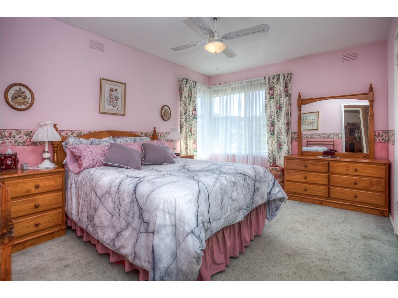 7 Melba Avenue, Sunbury VIC 3429