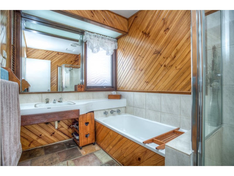 7 Melba Avenue, Sunbury VIC 3429