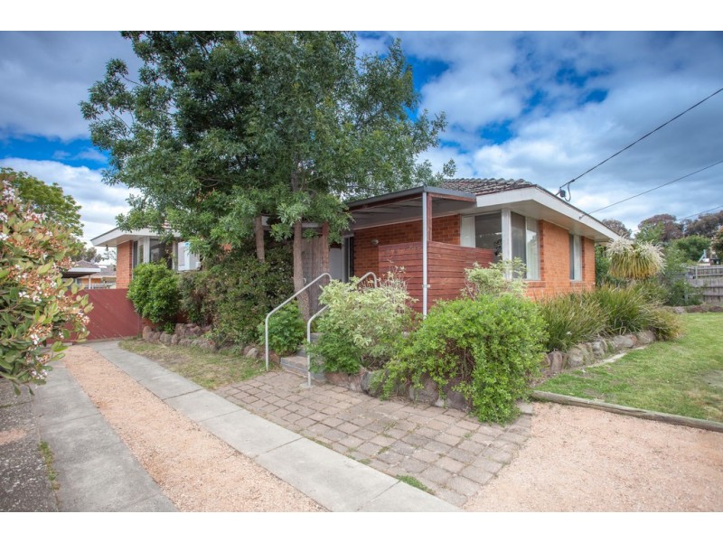 77 Dobell Avenue, Sunbury VIC 3429