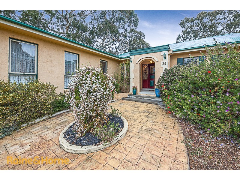 34 Yellow Gum Blvd, Sunbury VIC 3429