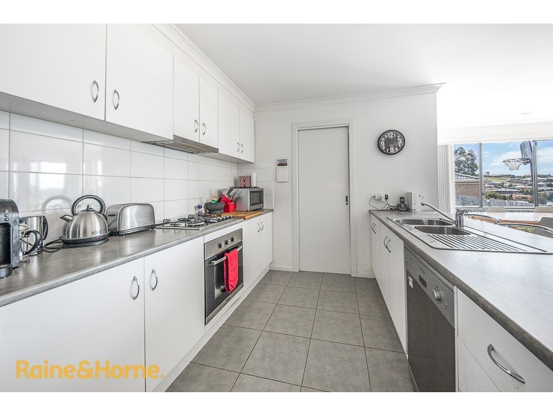 131 Phillip Drive, Sunbury VIC 3429