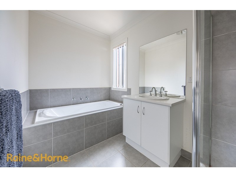 131 Phillip Drive, Sunbury VIC 3429