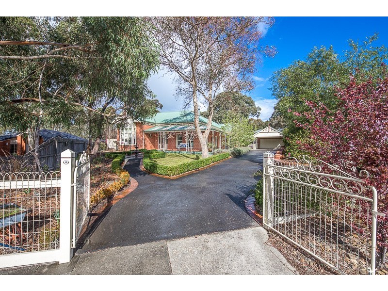 12 Manna Gum Close, Sunbury VIC 3429