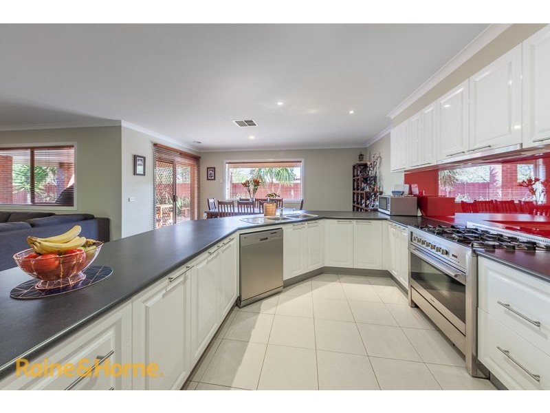 4 Frontignac Court, Sunbury VIC 3429