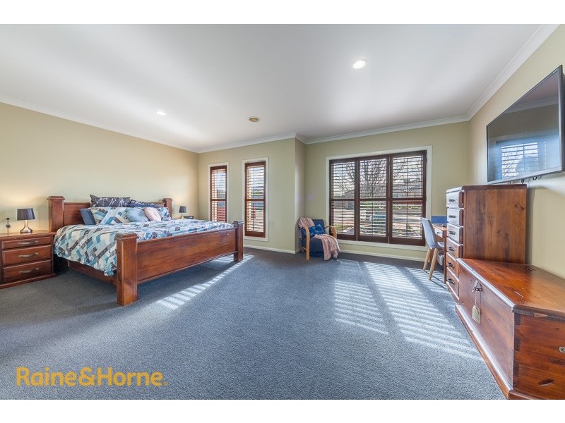 4 Frontignac Court, Sunbury VIC 3429