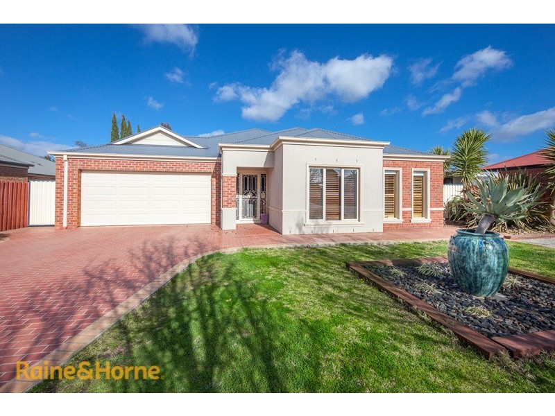 4 Frontignac Court, Sunbury VIC 3429