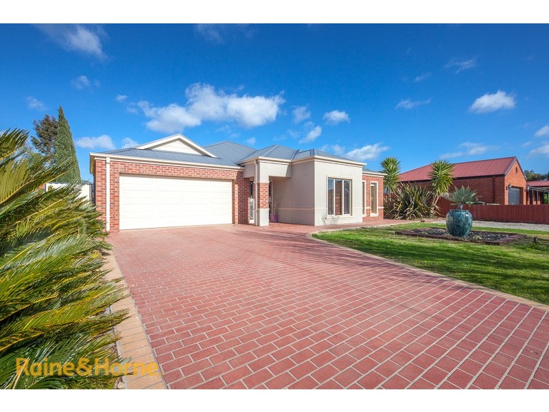 4 Frontignac Court, Sunbury VIC 3429