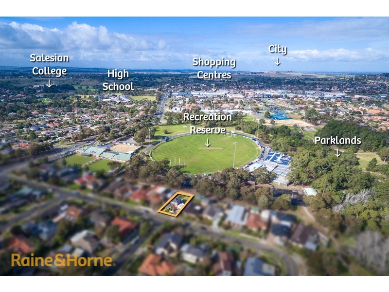 17 Gilchrist Crescent, Sunbury VIC 3429