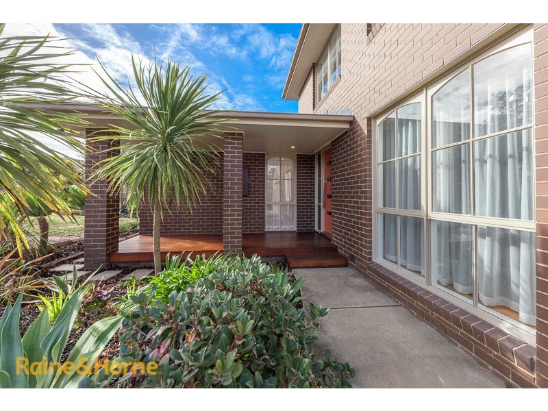 17 Gilchrist Crescent, Sunbury VIC 3429