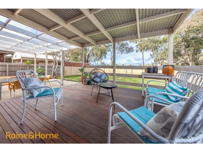 17 Gilchrist Crescent, Sunbury VIC 3429