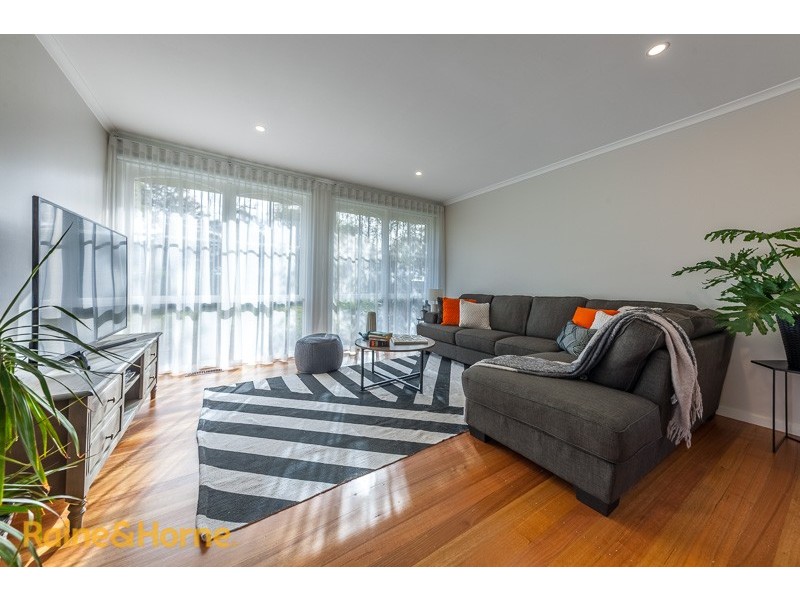 17 Gilchrist Crescent, Sunbury VIC 3429