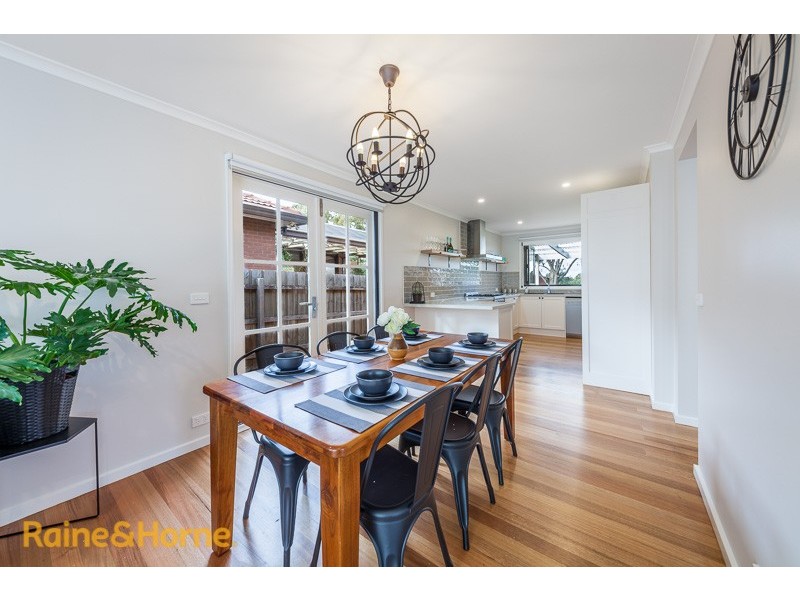 17 Gilchrist Crescent, Sunbury VIC 3429