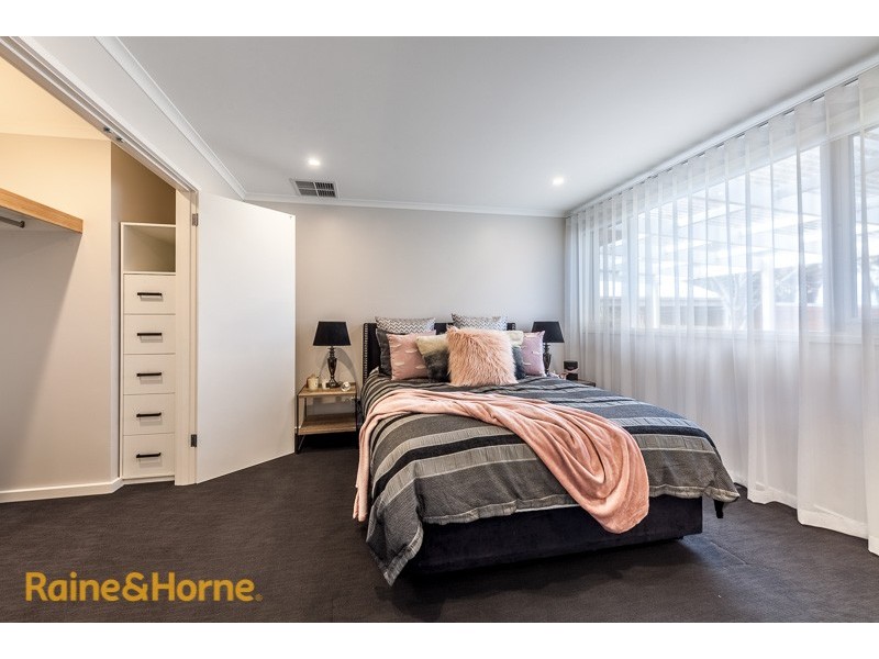 17 Gilchrist Crescent, Sunbury VIC 3429