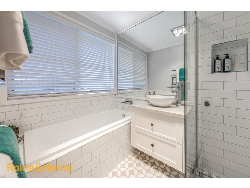 17 Gilchrist Crescent, Sunbury VIC 3429