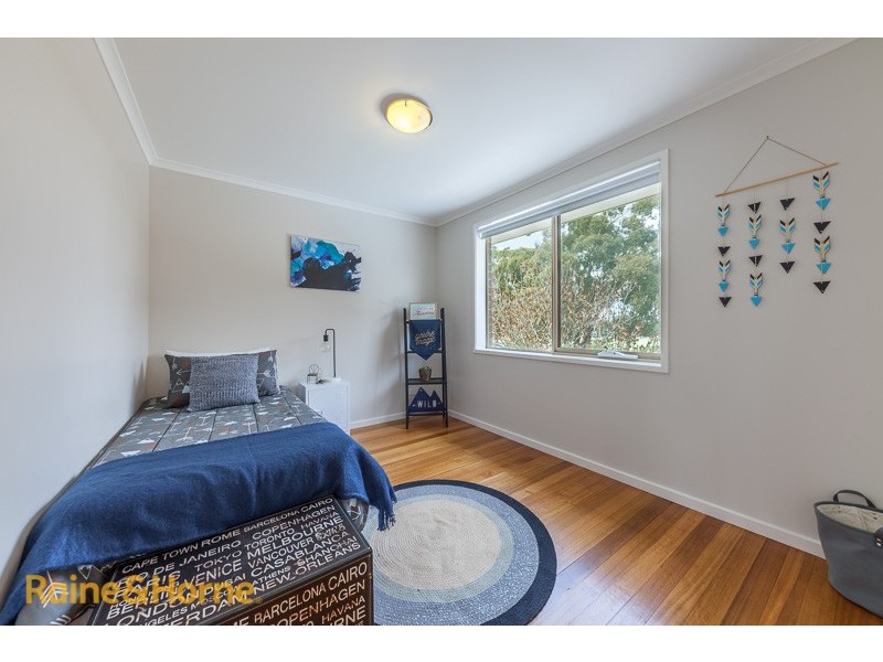 17 Gilchrist Crescent, Sunbury VIC 3429