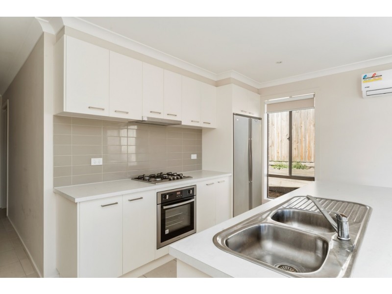 14 Cannington Grove, Sunbury VIC 3429