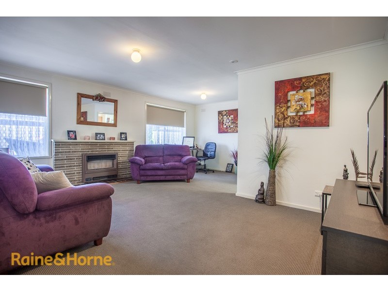 13 Melba Avenue, Sunbury VIC 3429