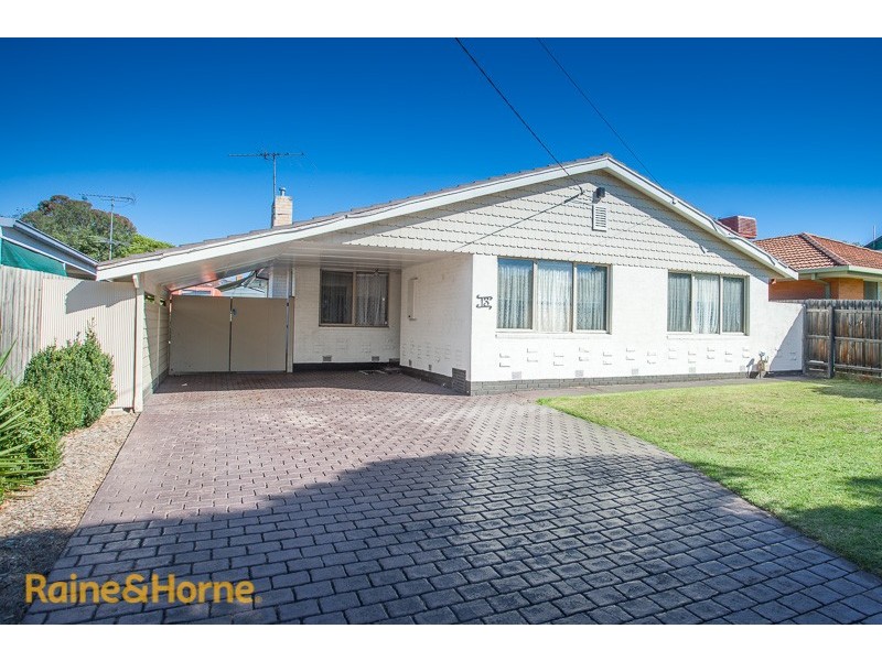 13 Melba Avenue, Sunbury VIC 3429