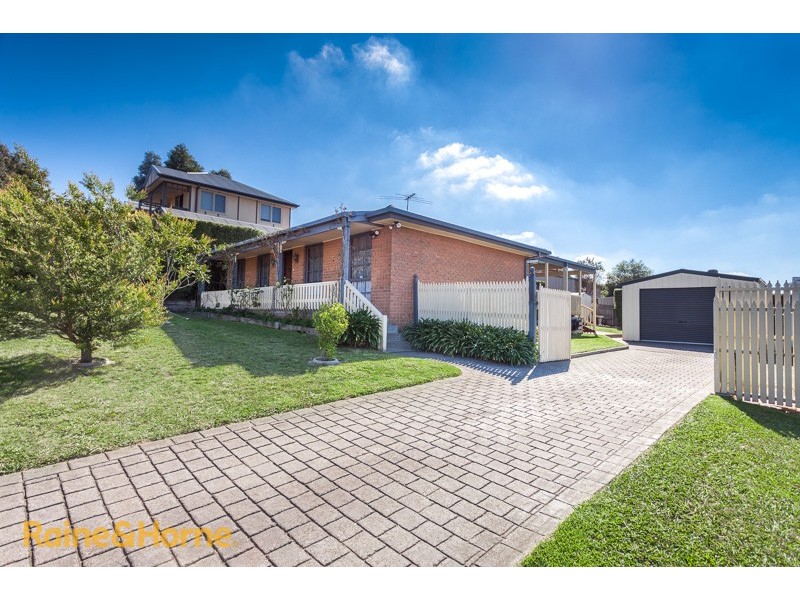 8 Hill Grove, Sunbury VIC 3429