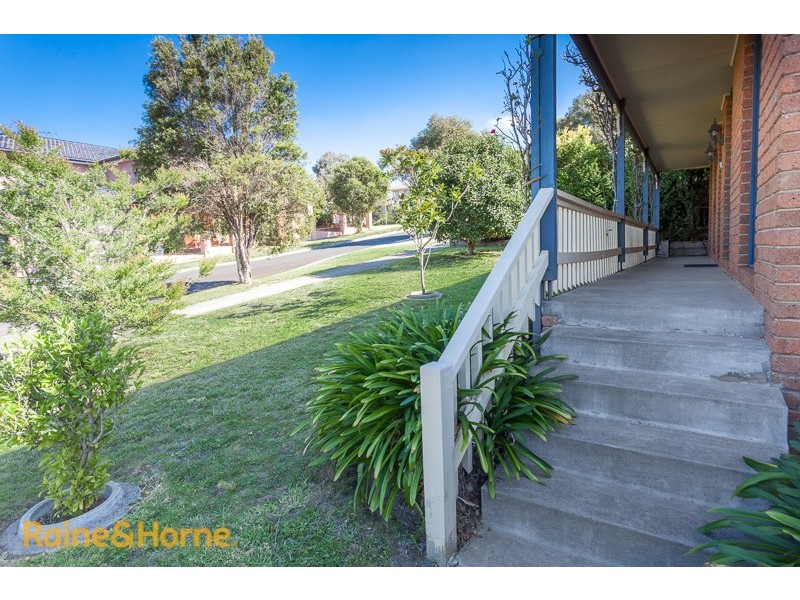 8 Hill Grove, Sunbury VIC 3429