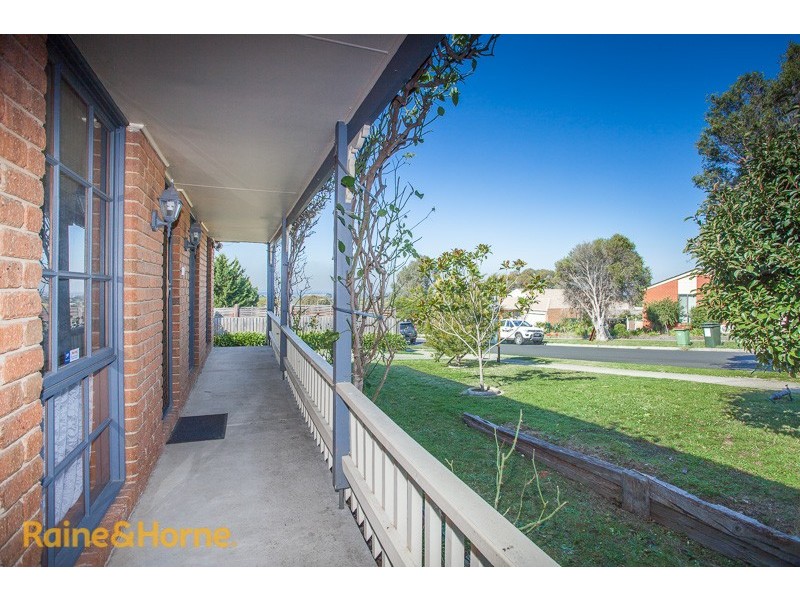 8 Hill Grove, Sunbury VIC 3429