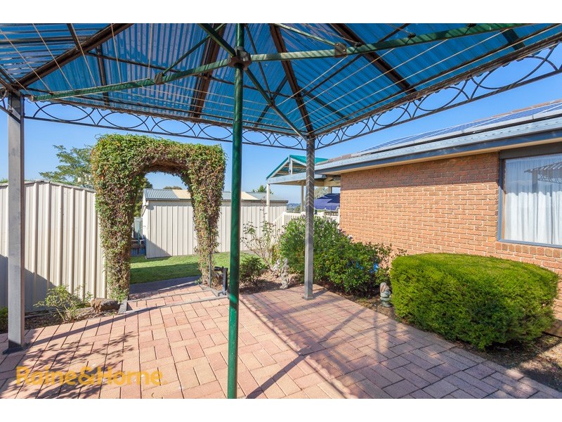 8 Hill Grove, Sunbury VIC 3429