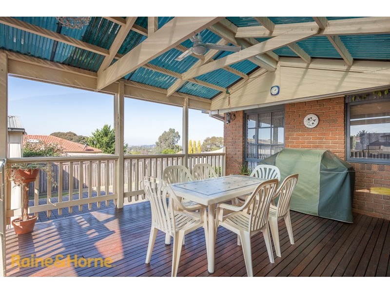 8 Hill Grove, Sunbury VIC 3429