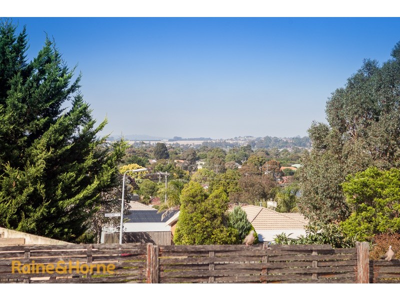 8 Hill Grove, Sunbury VIC 3429