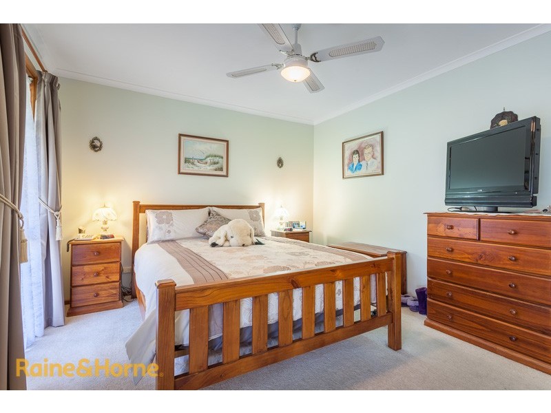 8 Hill Grove, Sunbury VIC 3429