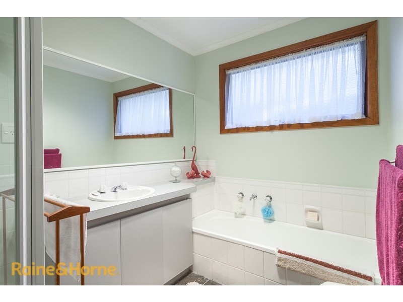 8 Hill Grove, Sunbury VIC 3429