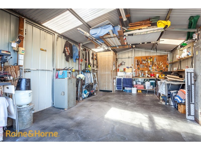 8 Hill Grove, Sunbury VIC 3429