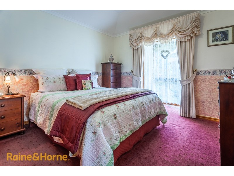 55 OLIVE GROVE, Sunbury VIC 3429