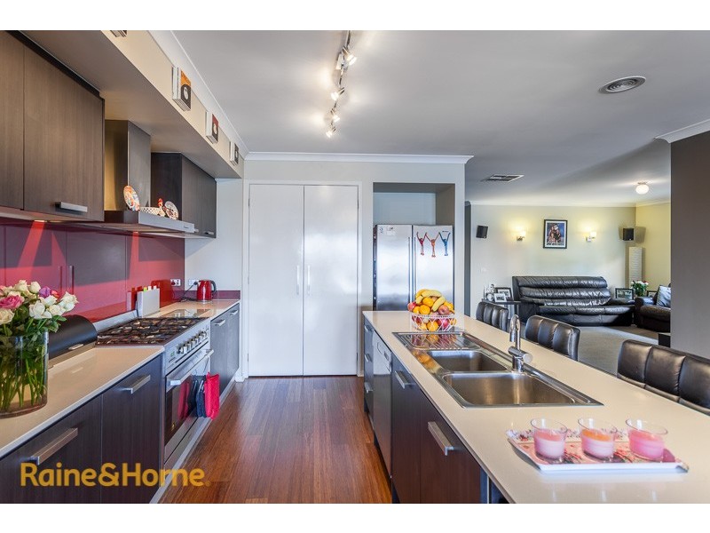12 Knightsbridge Street, Sunbury VIC 3429